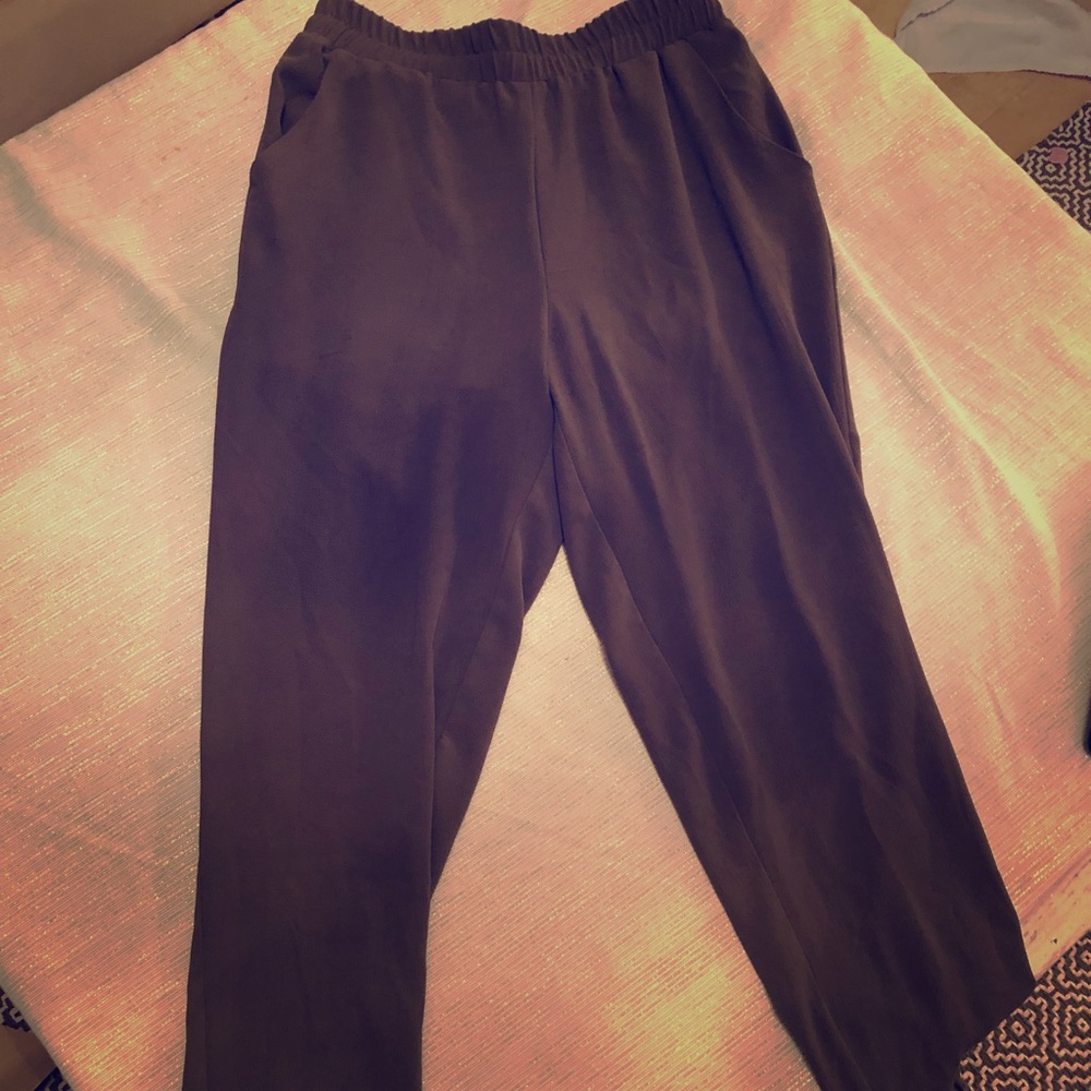 Grey pants with tight ankle.